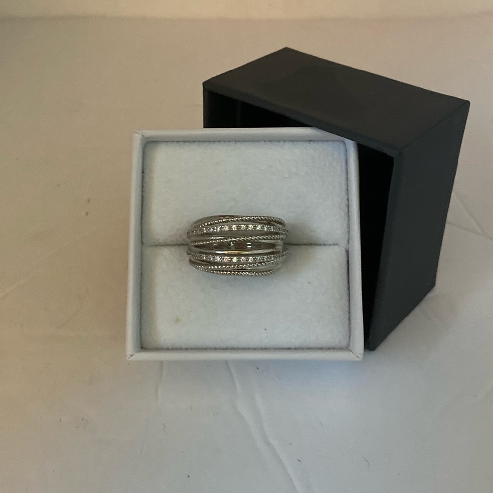 Beautiful Sterling Silver And Cubic Ring